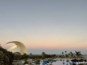 Auditorio de Tenerife junto al Parque Marítimo César Manrique