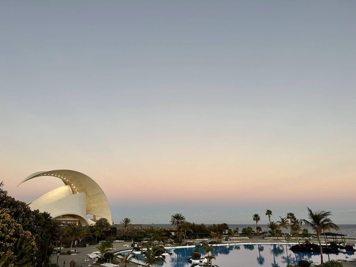 Auditorio de Tenerife junto al Parque Marítimo César Manrique