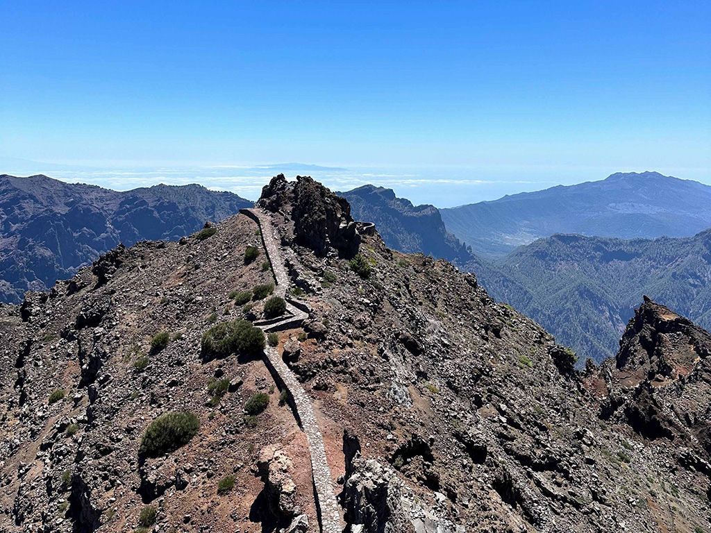 sendero al roque de los muchachos sendero al roque de los muchachos, punto más alto de la palma