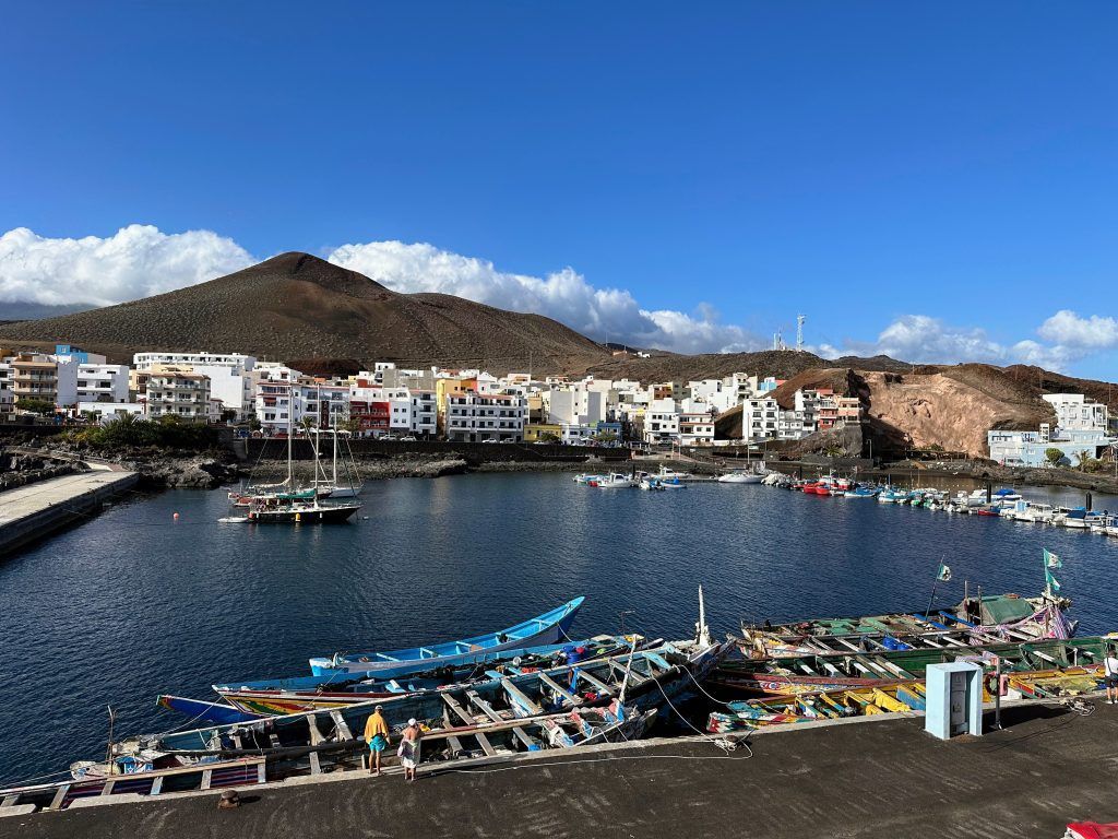 la restinga, con los cayucos migratorios en puerto