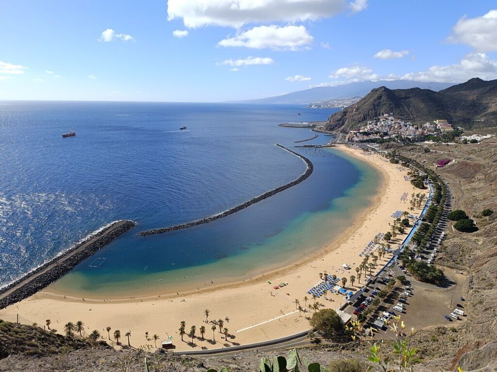 Playa de Las Teresitas y San Andrés desde el mirador, Tenerife